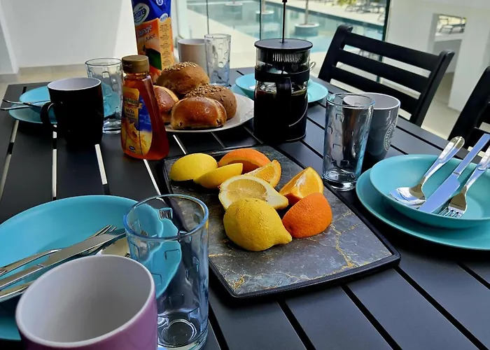 One Bedroom Apartment, Universal Residences