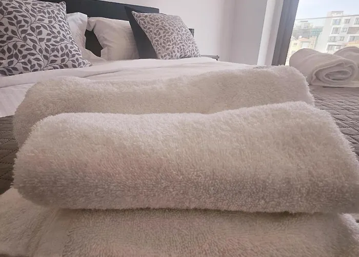 One Bedroom Apartment, Universal Residences *