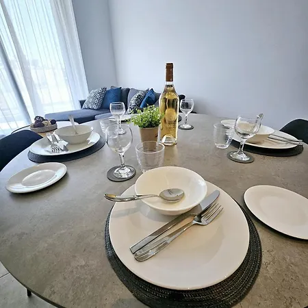 One Bedroom Apartment, Universal Residences