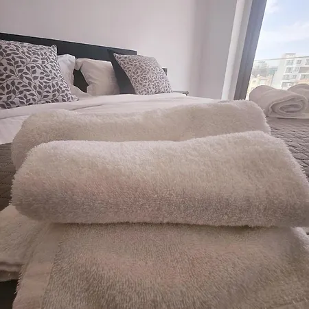 One Bedroom Apartment, Universal Residences *