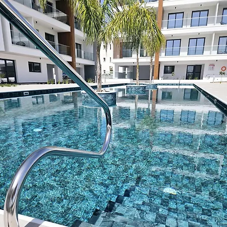 아파트 One Bedroom Apartment, Universal Residences 파포스