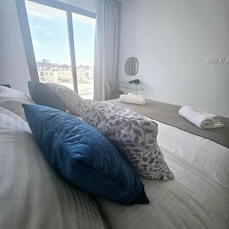 One Bedroom Apartment, Universal Residences * פאפוס